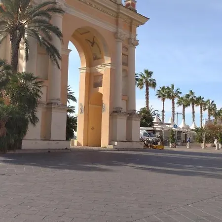 Casa Mariuccia A Due Passi Dal Mare 菲纳莱利古雷